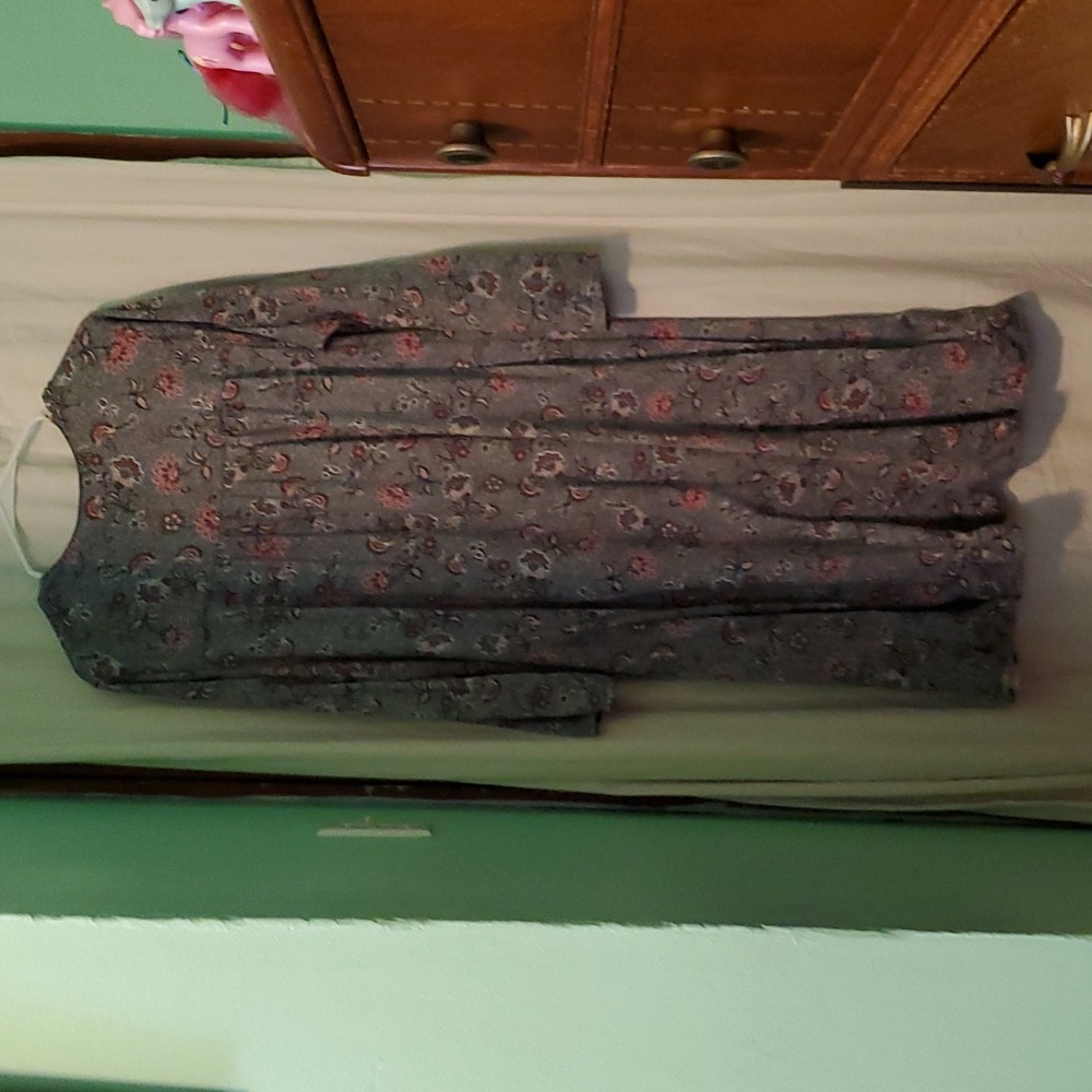 Secret Treasures Nightgown - Picture 10 of 10